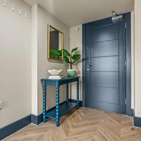 Stunning Modern Mezzanine 公寓