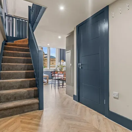 Апартаменти Stunning Modern Mezzanine *